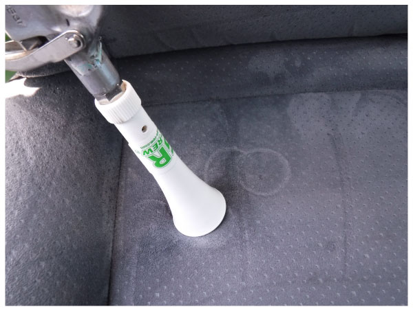 エアーガンにてクリーニング｜カークリーニング-派遣・出張専門のカークリーニング